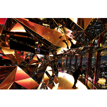 お知らせ リニューアルした東京タワーのトップデッキにて使用された内装材のｓｕｓ３０４鏡面板レーザー 曲げ加工をお手伝いいたしました 株式会社かねよし ニュース イプロスものづくり