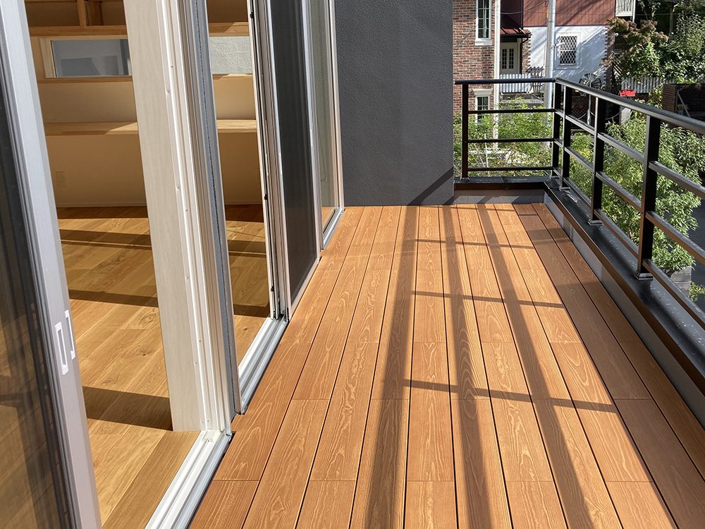 brise vent pour terrasse -store-rétractable-gris-terrasse-bois-composite