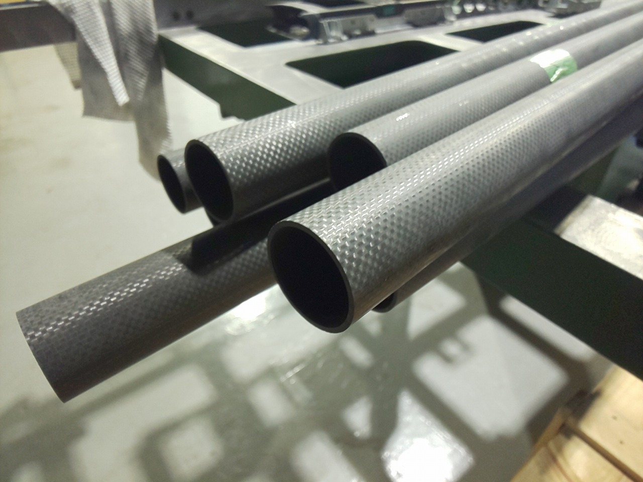 CFRP〔炭素強化繊維プラスチック〕丸パイプ製作いたします。 Plus Composite JAPAN イプロスものづくり