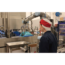 食品業界向け協働ロボット導入事例 バニラクリームのパッケージング ユニバーサルロボット イプロスものづくり