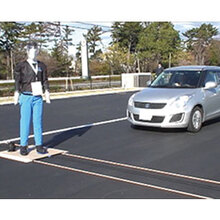 対歩行者性能試験に準拠 Aeb 自動緊急ブレーキ 性能評価装置 エヌエスティー Powered By イプロス