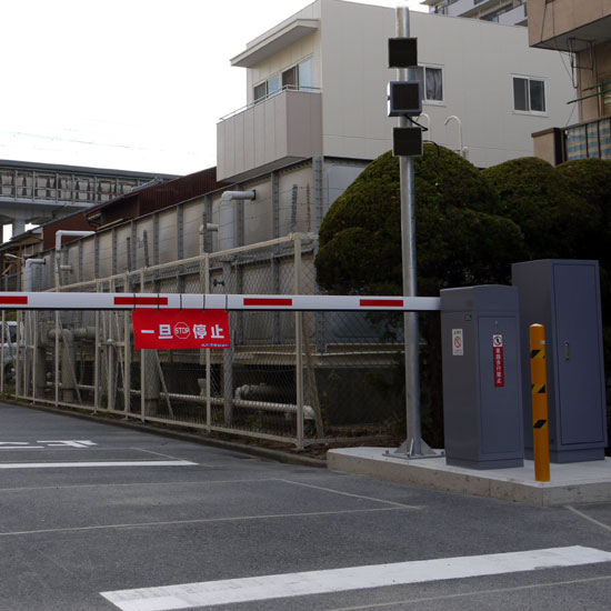 ドライバースルーの車両入退管理 タッチレスゲートシステム パブリックシステム イプロスものづくり ドライバースルーの車両入退管理 タッチレスゲートシステム パブリックシステム イプロスものづくり